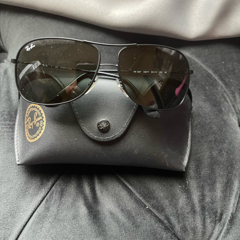 Ray-Ban Black Aviator Sunglasses with Dark Lenses